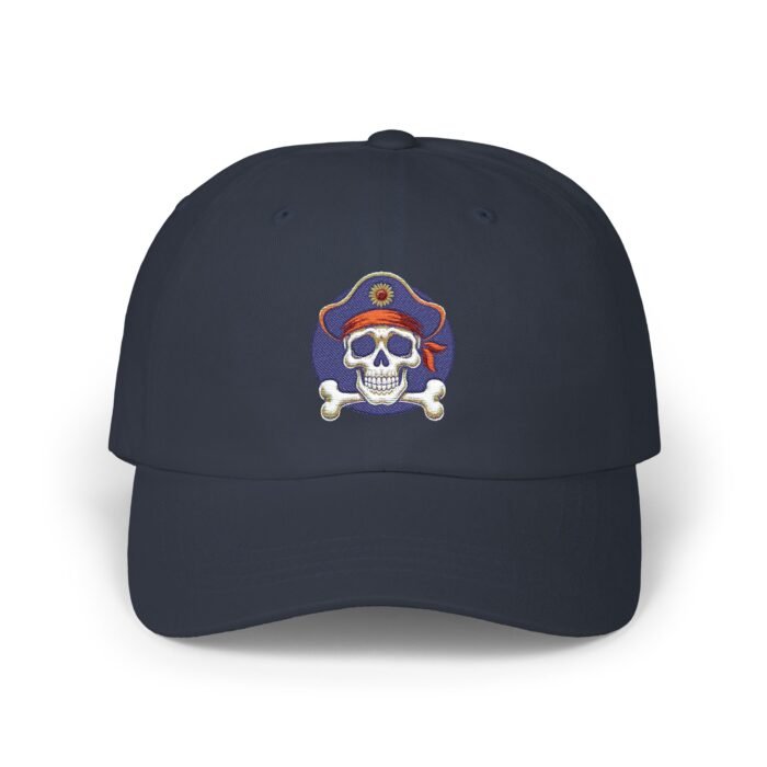 Casquette Dad Cap Casa Skull broderie crâne pirate, coton premium unisexe. Taille ajustable, style vintage maritime. Livraison dès 60€.