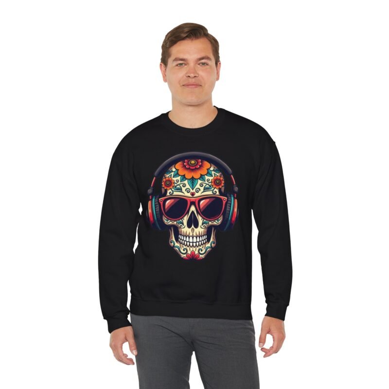 Le sweat “Calavera Rock” allie esprit rock et art mexicain. Design floral de crâne vintage, coton éthique et coupe unisexe regular. Style, confort et authenticité garantis.